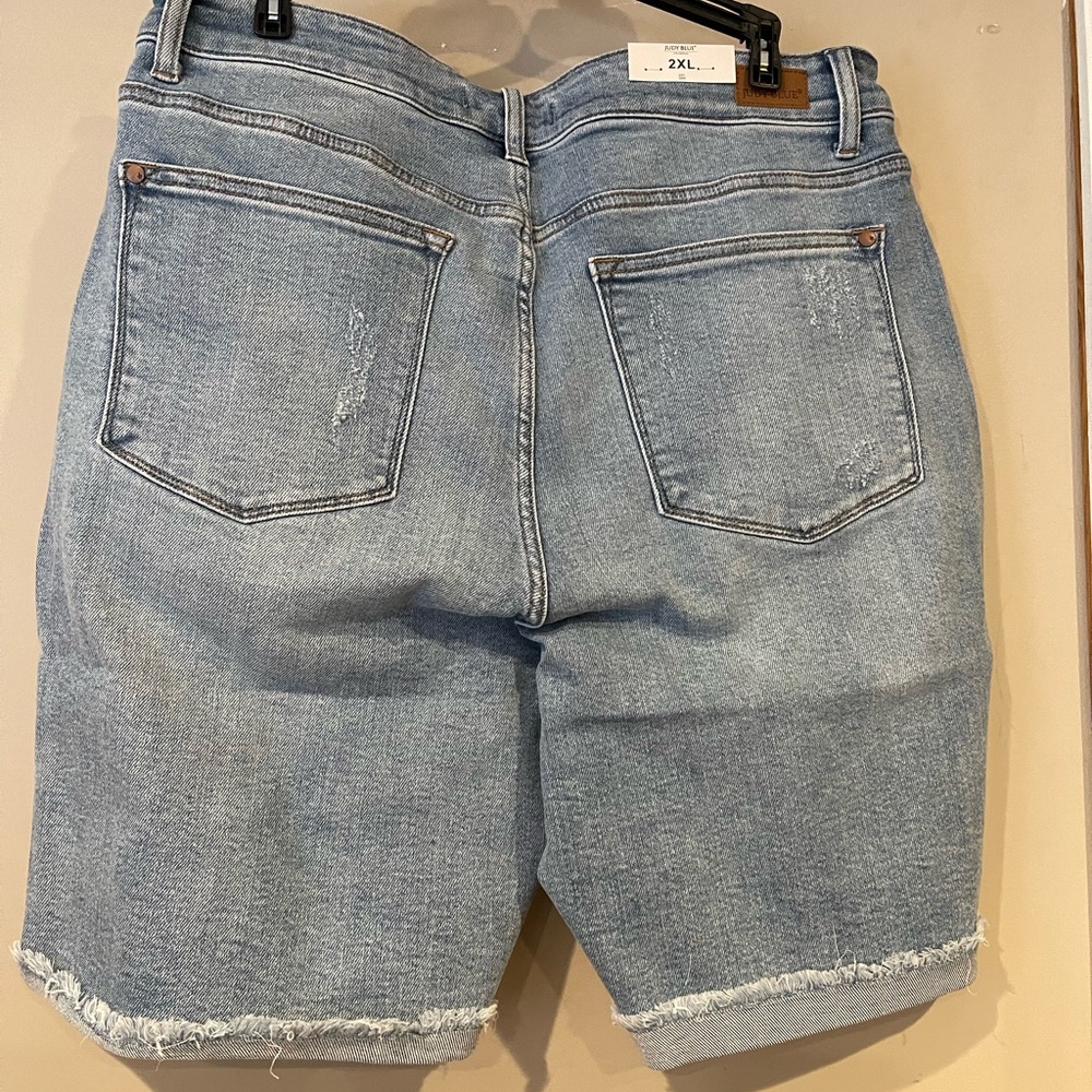 Judy Blue Maleya High Rise Bermuda Shorts. NWT - Picture 2 of 4